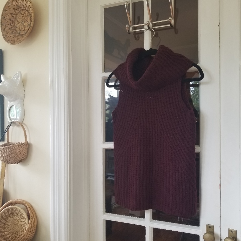 Sleeveless Sweater in Deep Burgundy/Cranberry